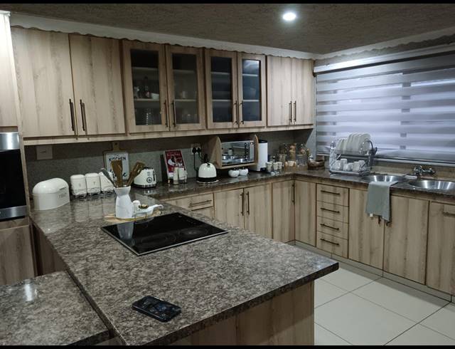 4 BEDROOM HOUSE FOR SALE IN VISTA PARK